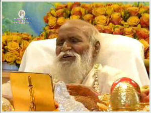 Maharishi Offering Puja to Guru Dev